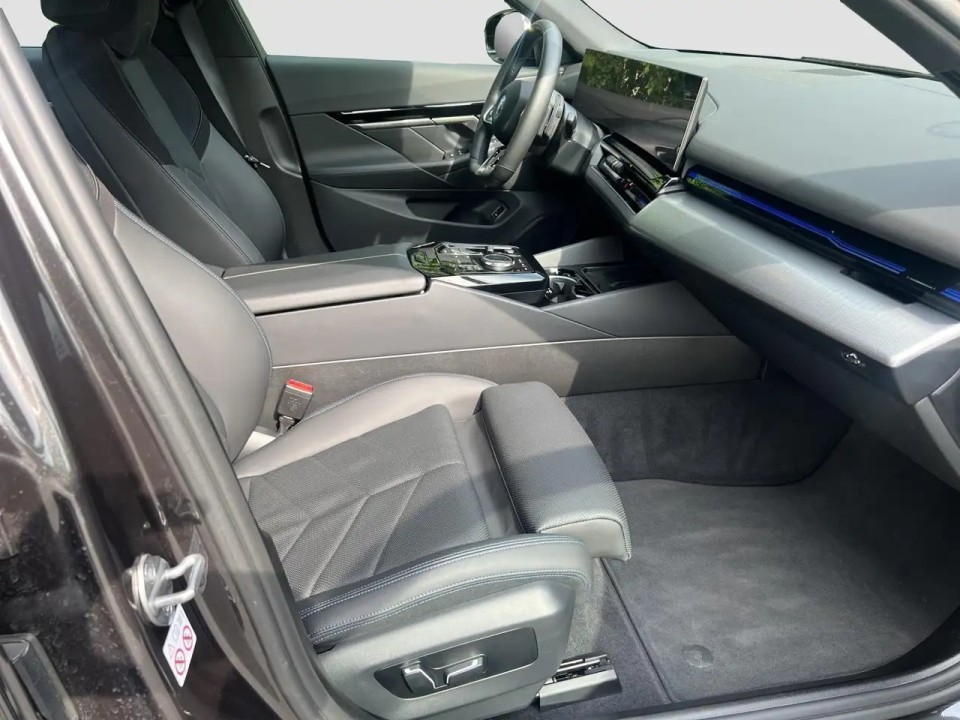 BMW Seria 5 530e - foto 10