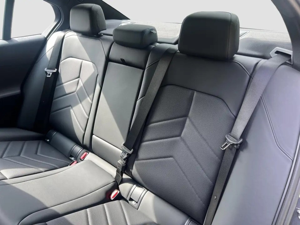 BMW Seria 5 530e - foto 13