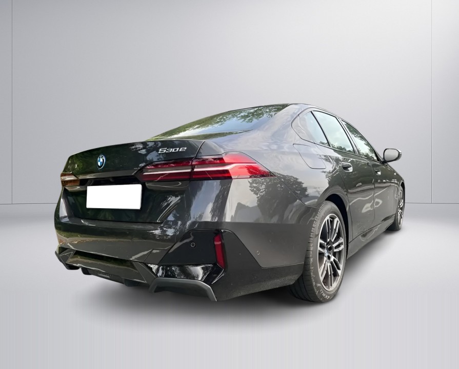 BMW Seria 5 530e (3)