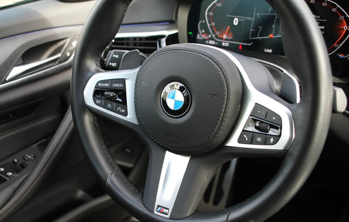 BMW Seria 5 520d xDrive M-Sport - foto 7