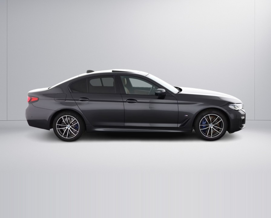 BMW Seria 5 540i M-Sport (2)