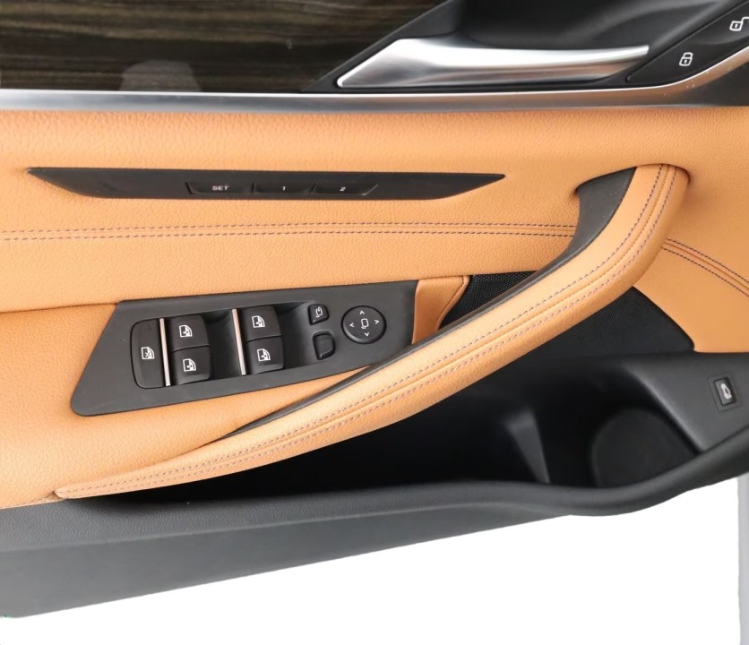 BMW Seria 5 540i M-Sport - foto 16