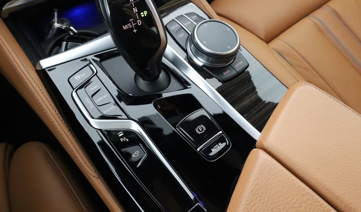 BMW Seria 5 540i M-Sport - foto 15