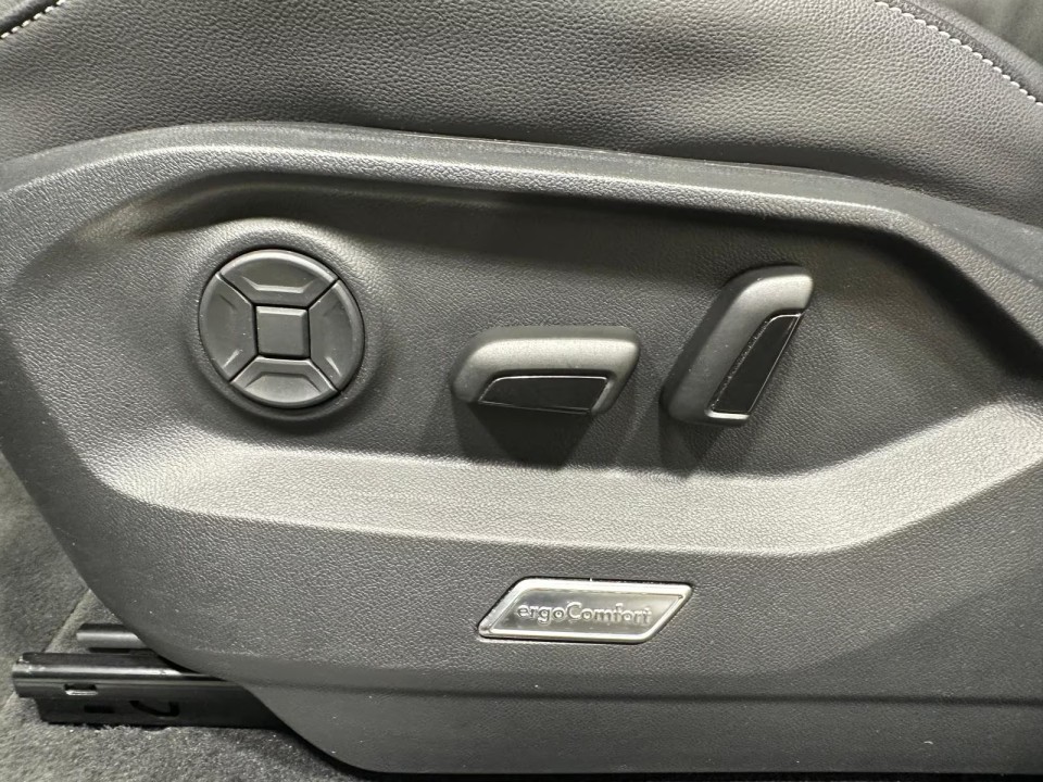 Volkswagen Touareg - foto 13