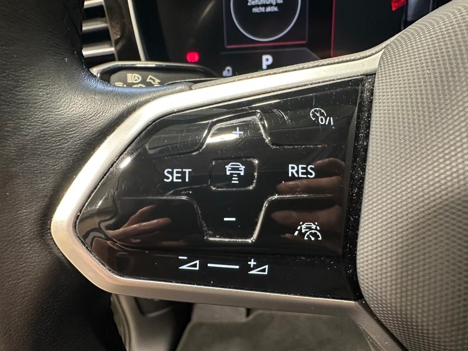 Volkswagen Touareg - foto 14