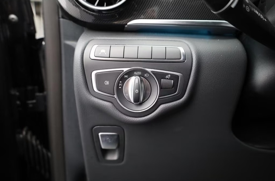 Mercedes-Benz V 300d - foto 17