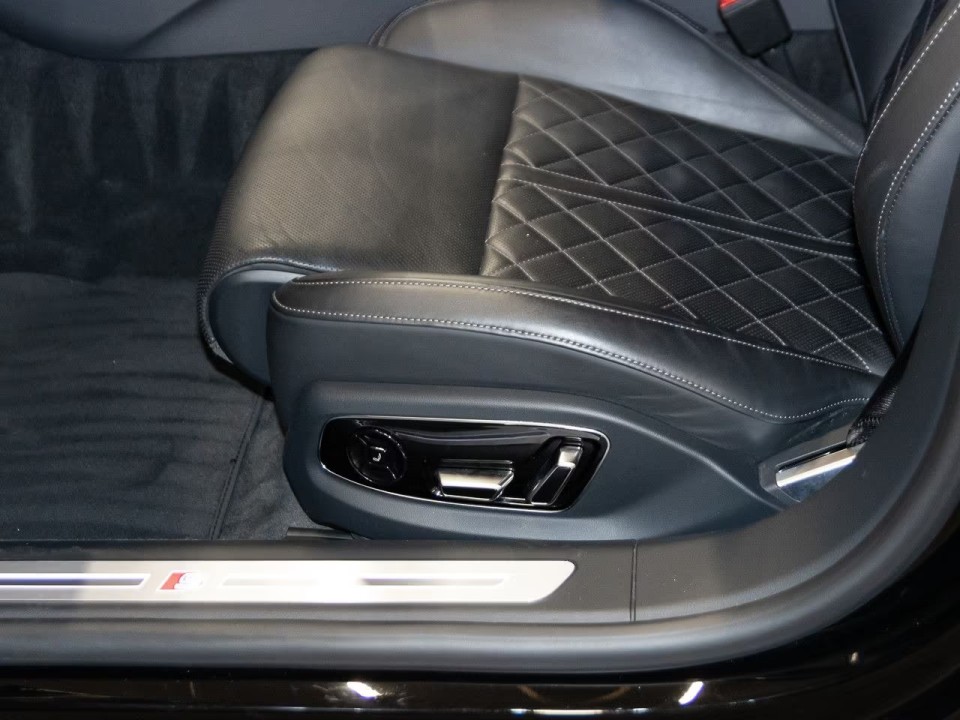 Audi A8 TFSIe Quattro S-line - foto 13