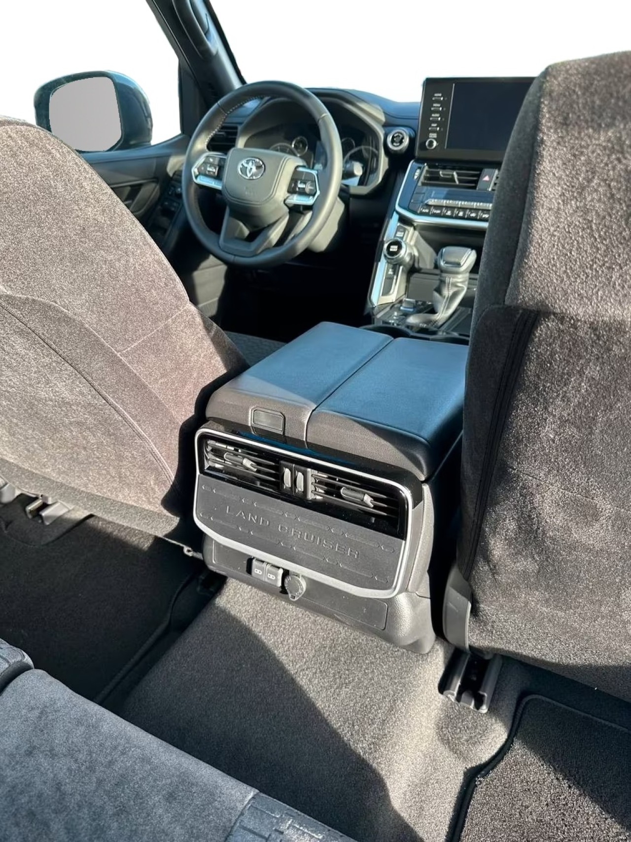 Toyota Land Cruiser LC300 - foto 10