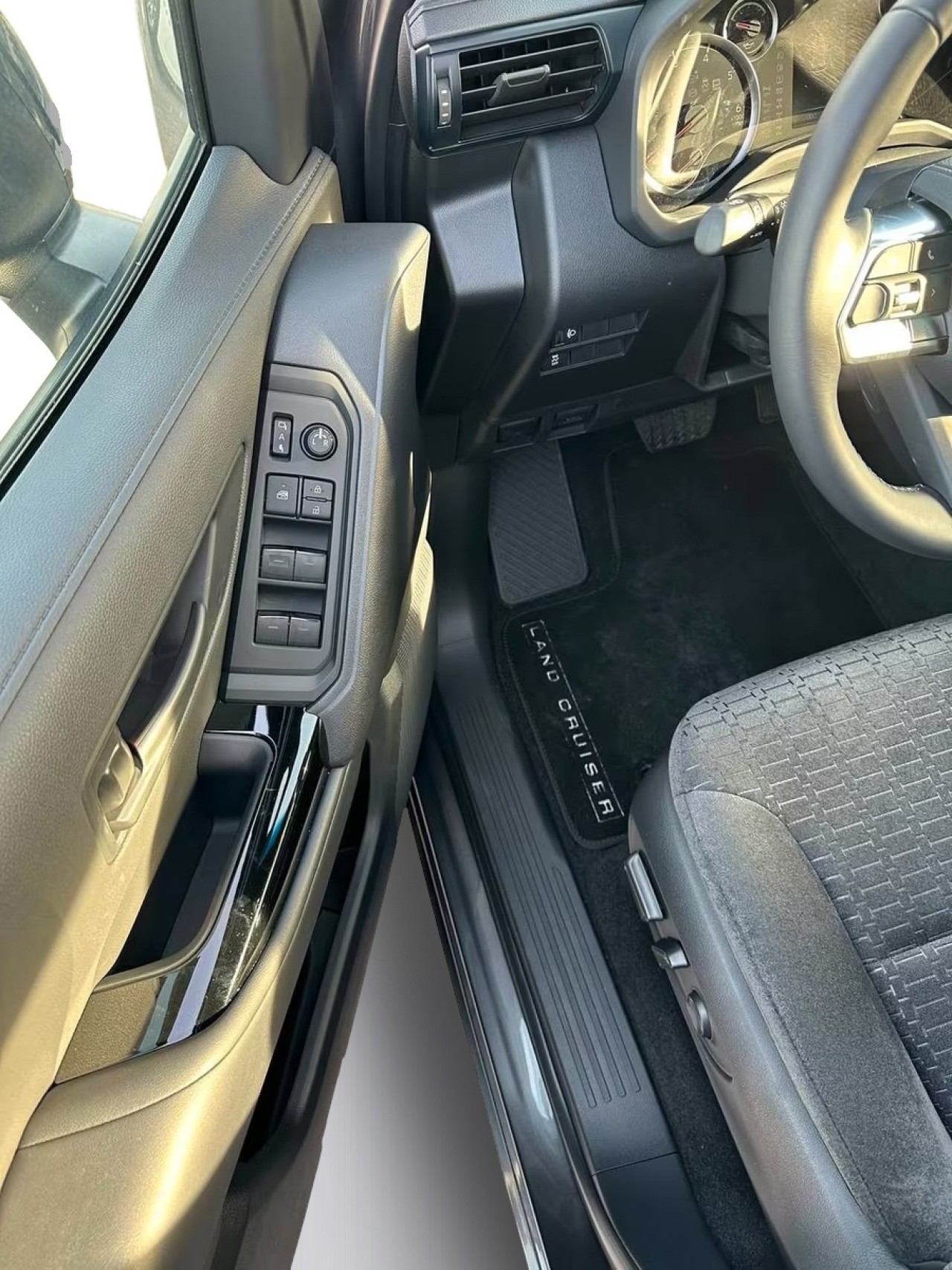 Toyota Land Cruiser LC300 - foto 14