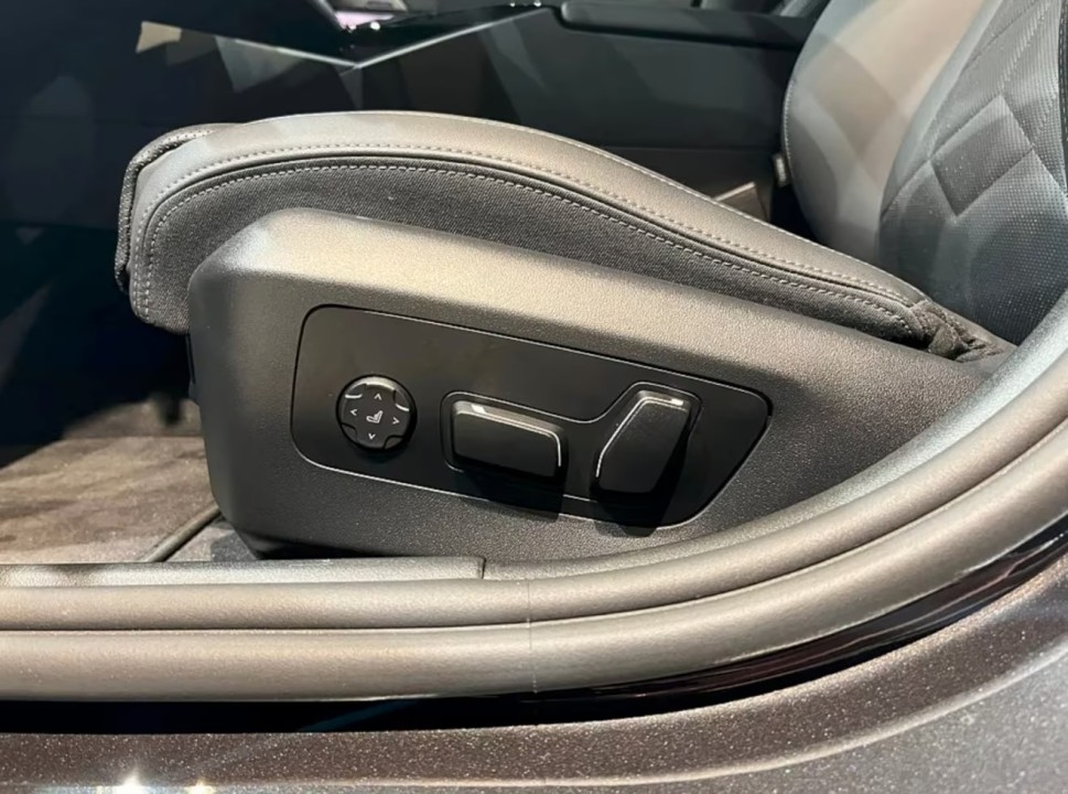 BMW Seria 5 xDrive530e M-Sport - foto 14