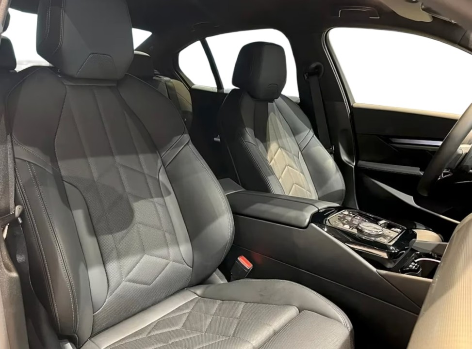 BMW Seria 5 xDrive530e M-Sport - foto 9
