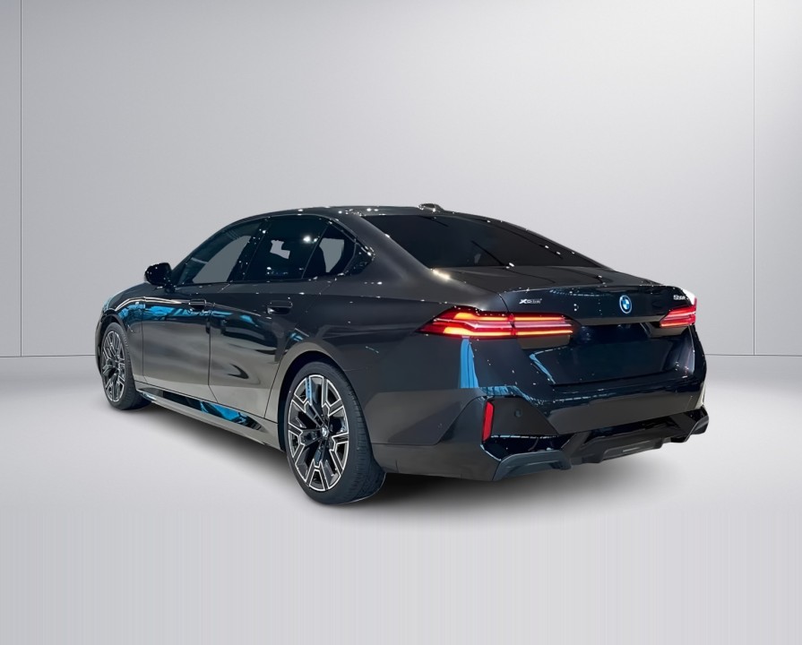 BMW Seria 5 xDrive530e M-Sport (4)