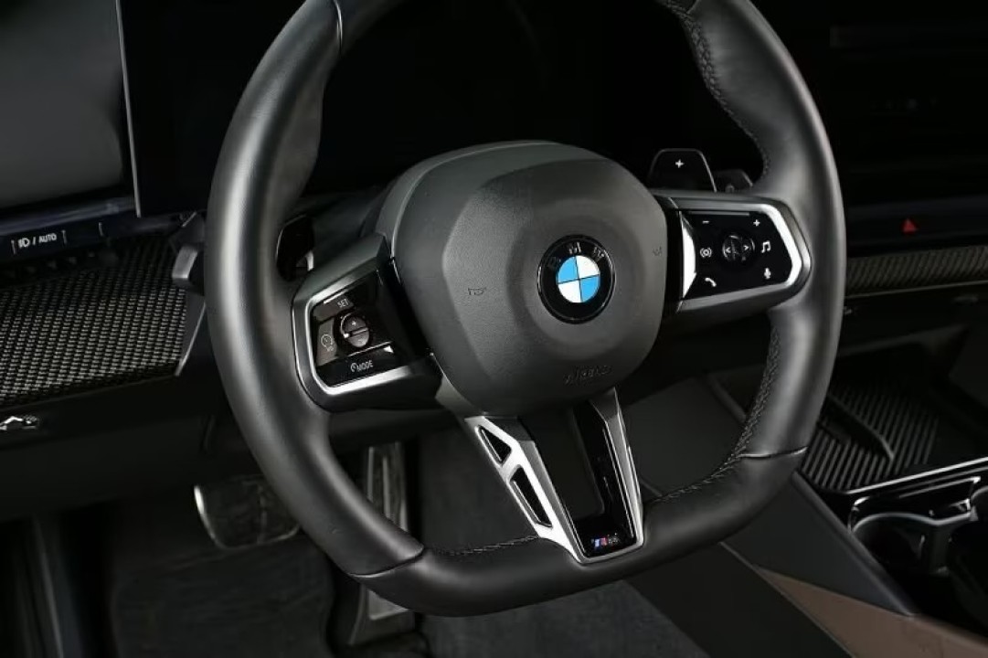 BMW Seria 5 520d Touring M-Sport (5)