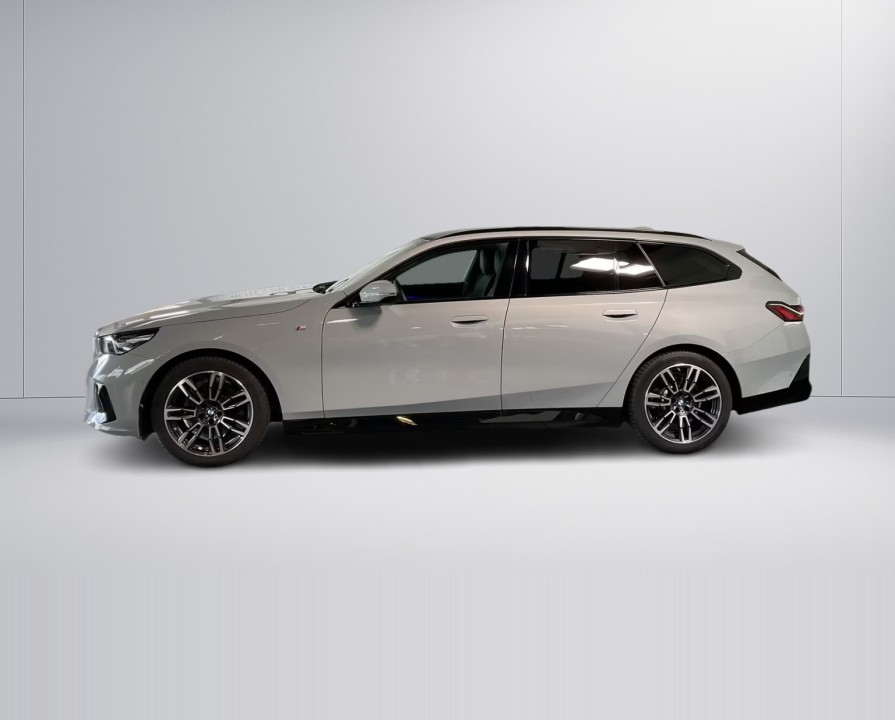 BMW Seria 5 520d Touring M-Sport (3)