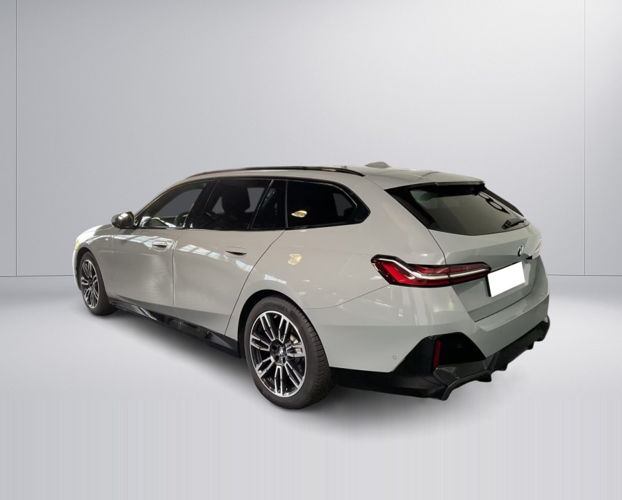 BMW Seria 5 520d Touring M-Sport (4)