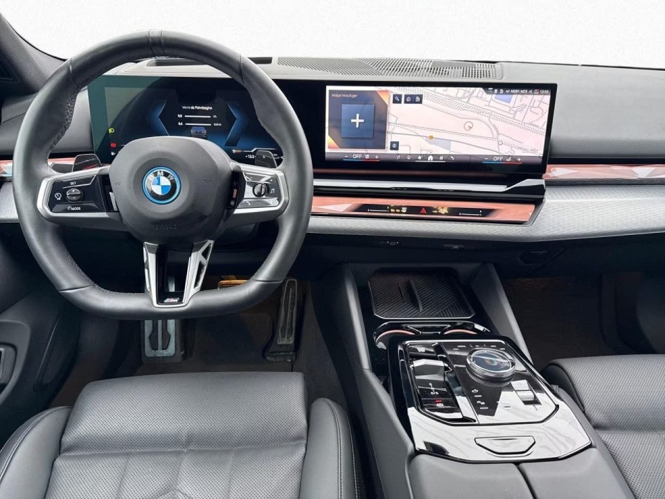 BMW Seria 5 xDrive550e M-Sport (5)