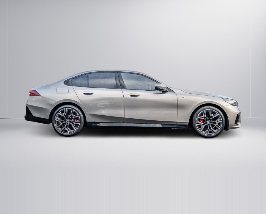BMW Seria 5 xDrive550e M-Sport (2)
