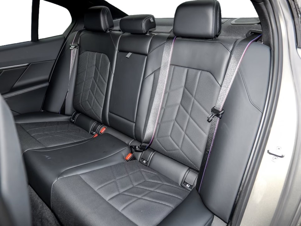BMW Seria 5 xDrive550e M-Sport - foto 10