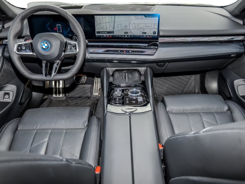 BMW Seria 5 xDrive550e M-Sport - foto 12