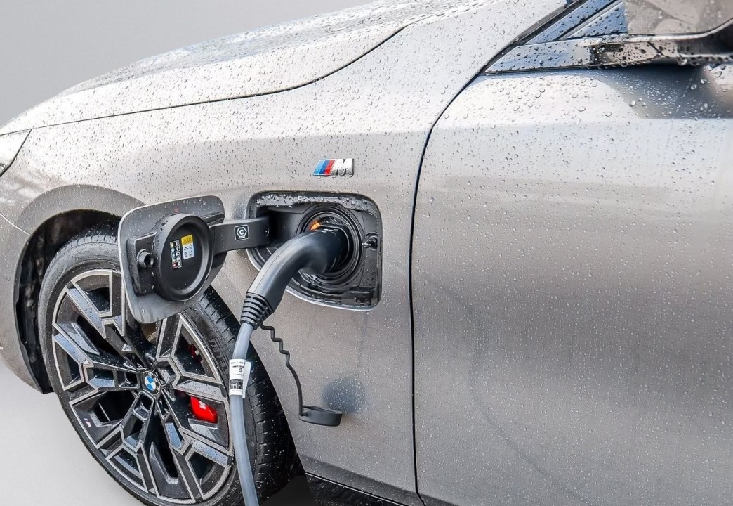 BMW Seria 5 xDrive550e M-Sport - foto 18
