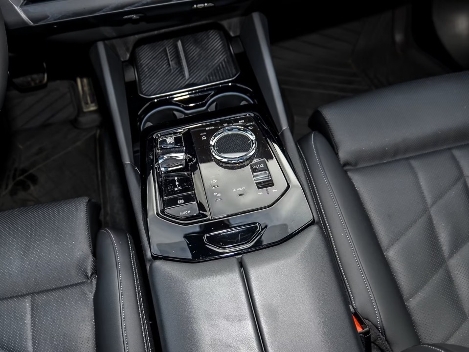 BMW Seria 5 xDrive550e M-Sport - foto 13