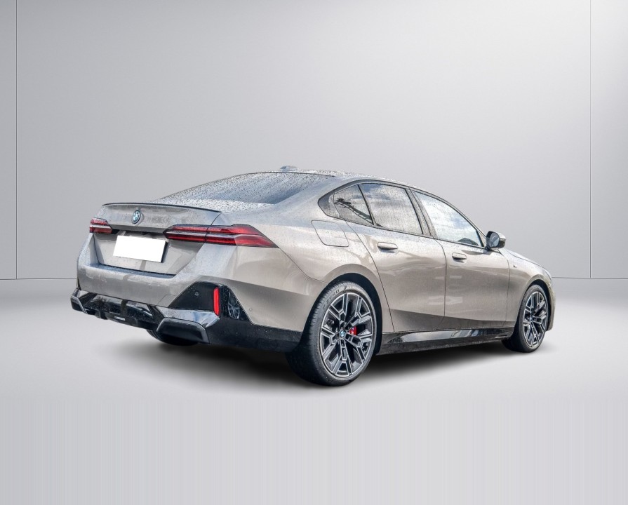 BMW Seria 5 xDrive550e M-Sport (3)