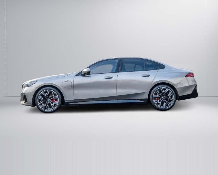 BMW Seria 5 xDrive550e M-Sport (5)