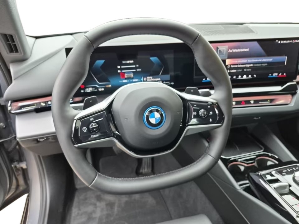 BMW Seria 5 xDrive550e - foto 10