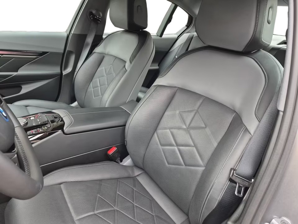 BMW Seria 5 xDrive550e - foto 8