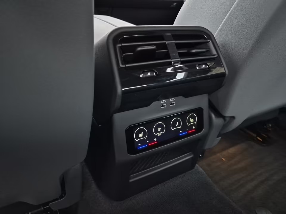 BMW Seria 5 xDrive550e - foto 12