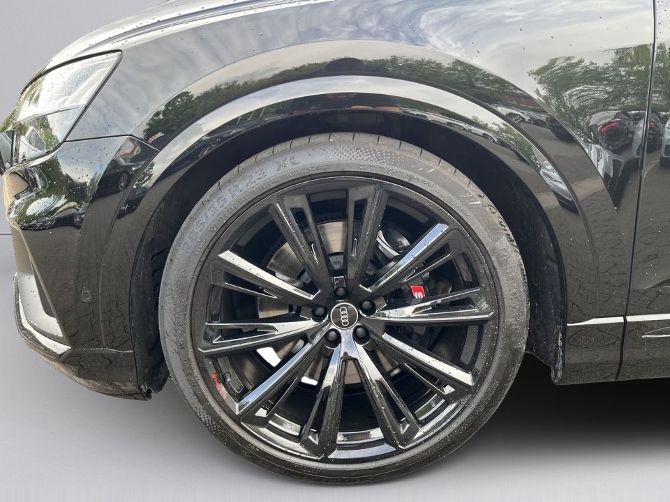 Audi SQ8 - foto 22