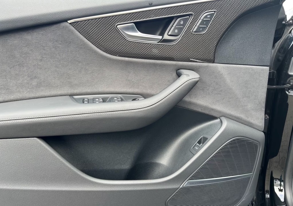 Audi SQ8 - foto 17