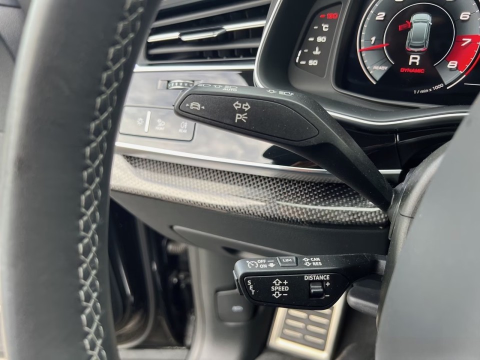 Audi SQ8 - foto 12