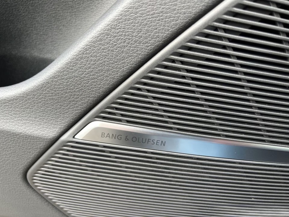 Audi SQ8 - foto 18