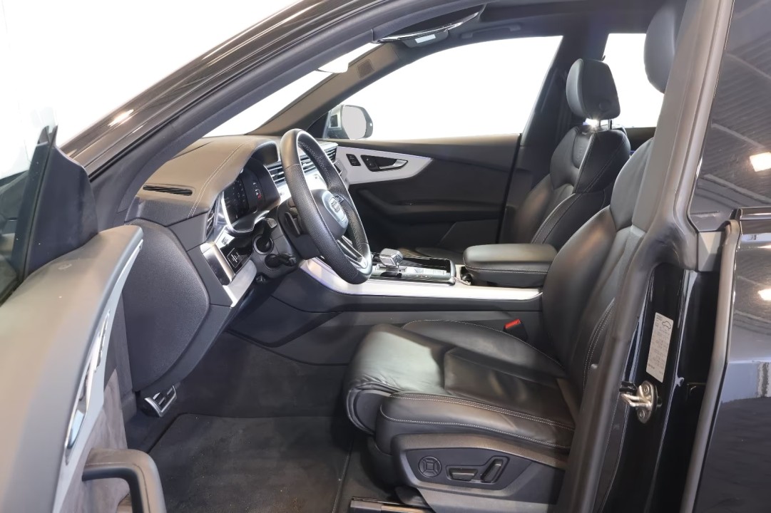 Audi SQ8 4.0 TFSI Quattro - foto 11