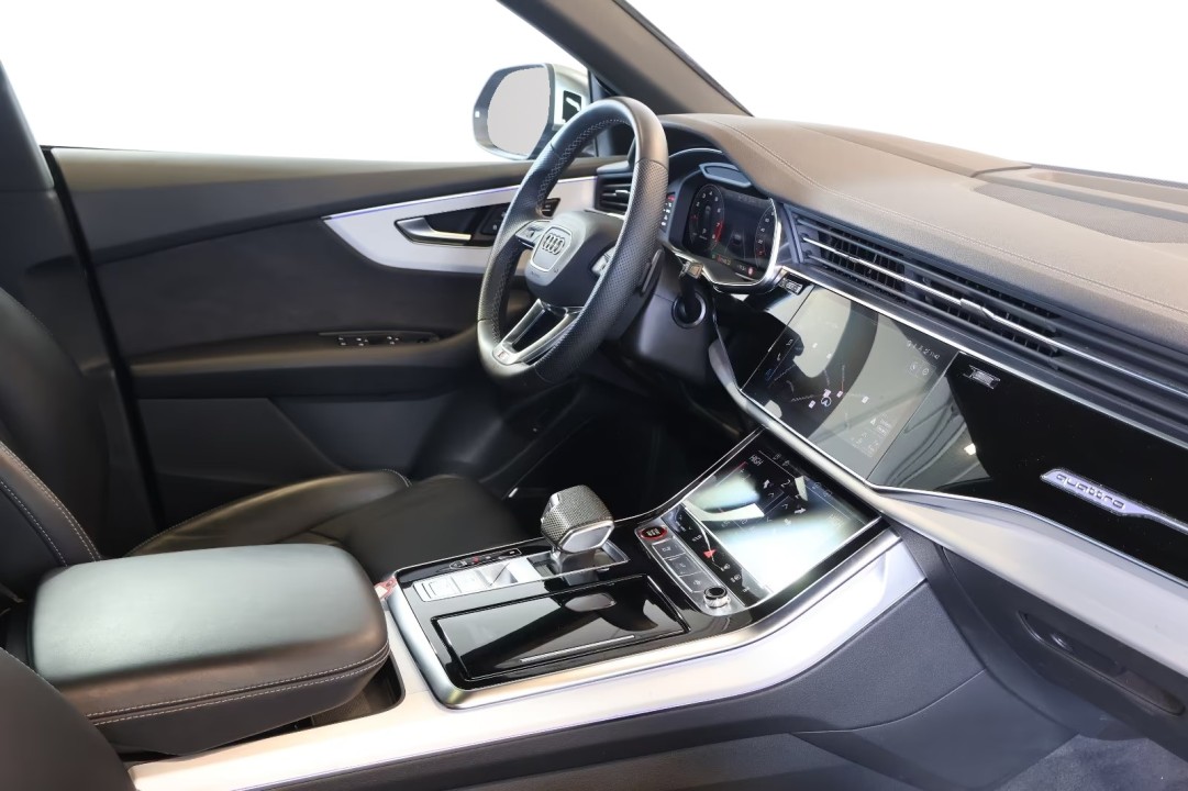 Audi SQ8 4.0 TFSI Quattro - foto 12