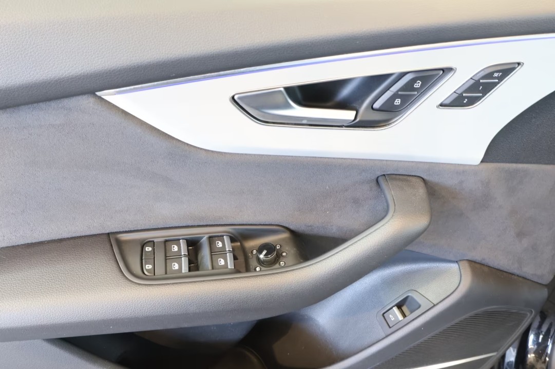 Audi SQ8 4.0 TFSI Quattro - foto 18