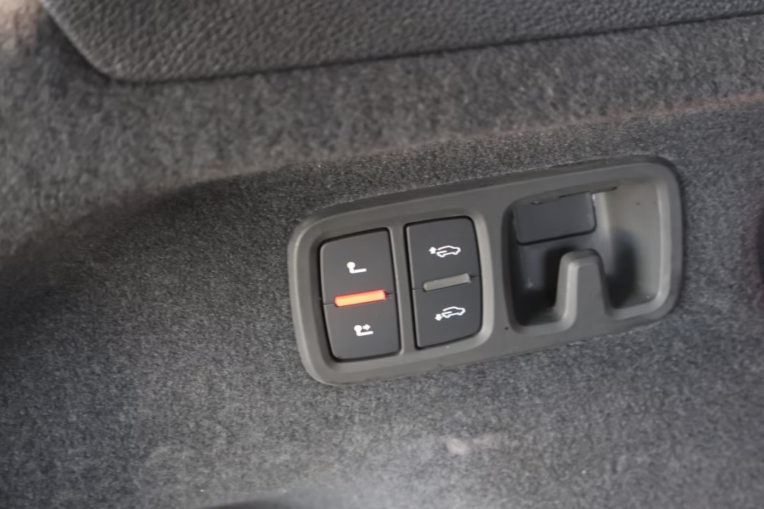 Audi SQ8 4.0 TFSI Quattro - foto 21