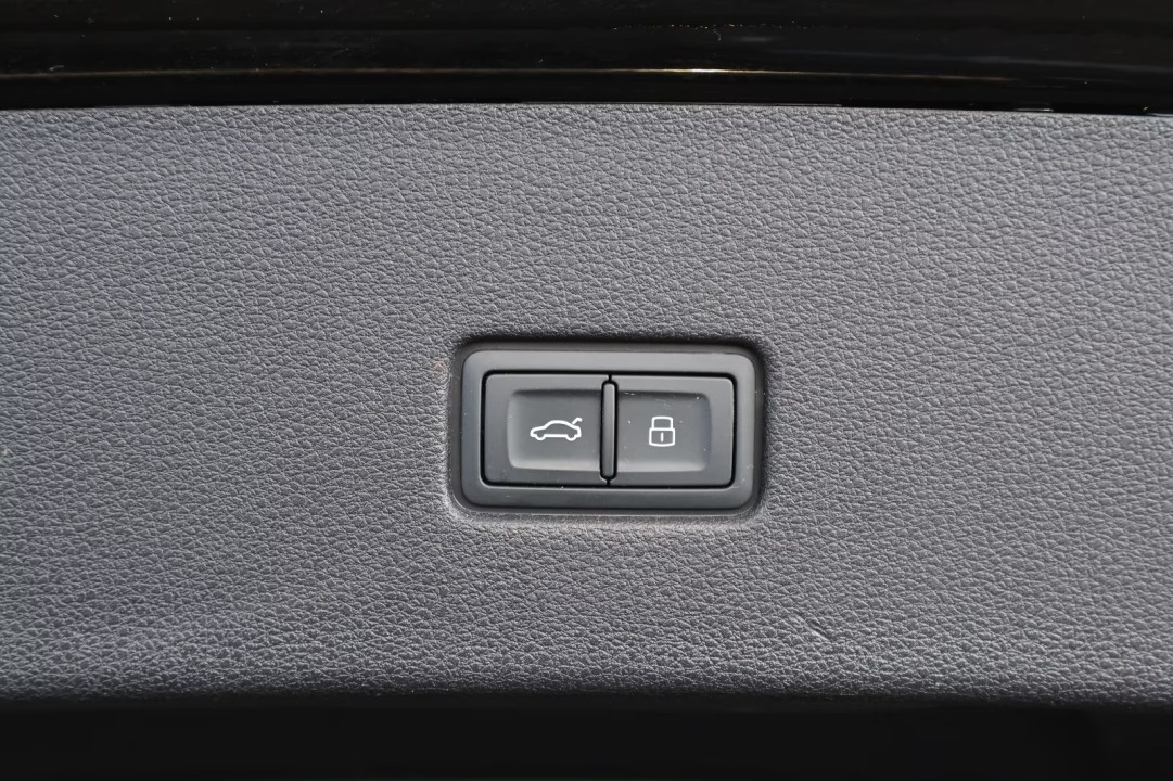 Audi SQ8 4.0 TFSI Quattro - foto 22