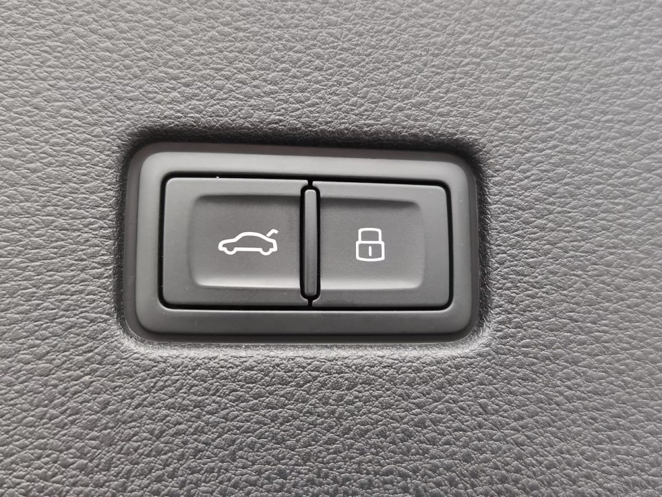 Audi SQ8 4.0 TFSI Quattro - foto 20