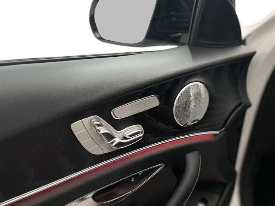 Mercedes-Benz E 400d 4MATIC AMG - foto 28