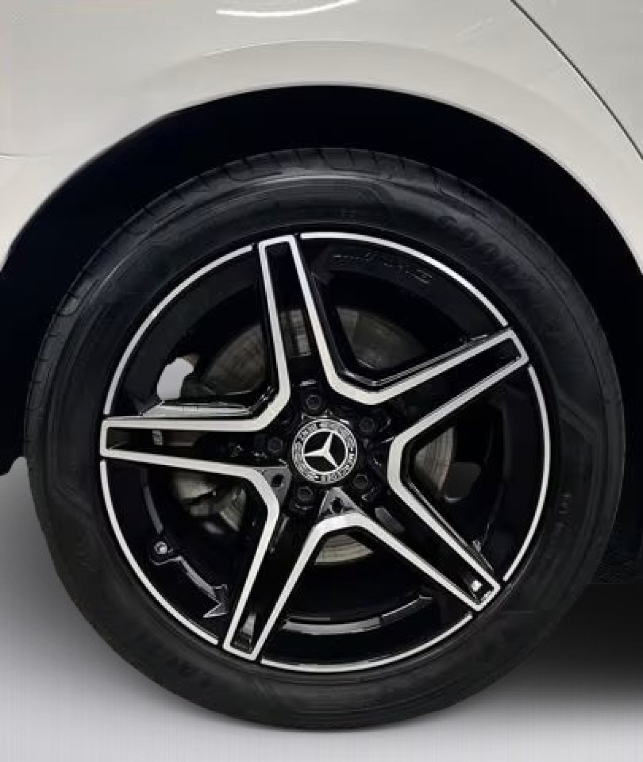 Mercedes-Benz E 400d 4MATIC AMG - foto 33