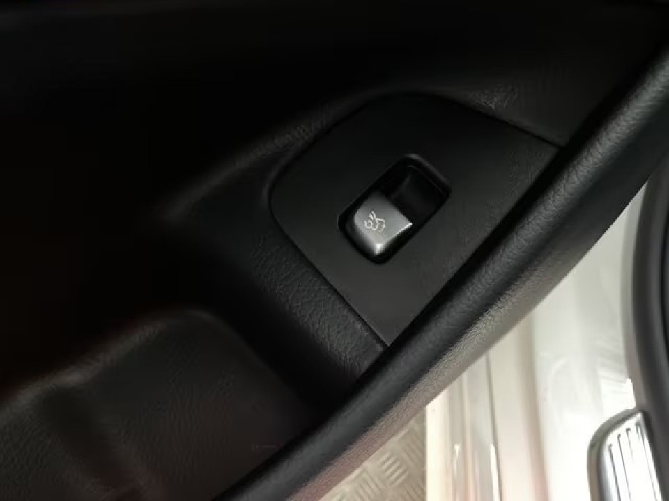 Mercedes-Benz E 400d 4MATIC AMG - foto 31