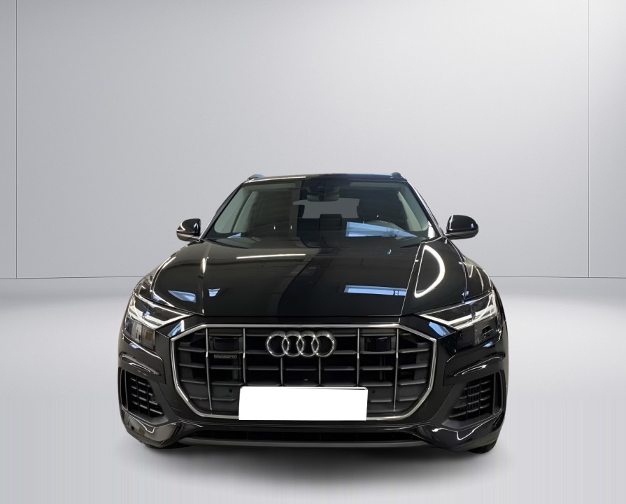 Audi Q8 55TFSI quattro tiptronic (2)