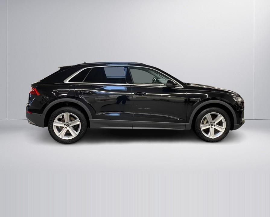 Audi Q8 55TFSI quattro tiptronic (3)