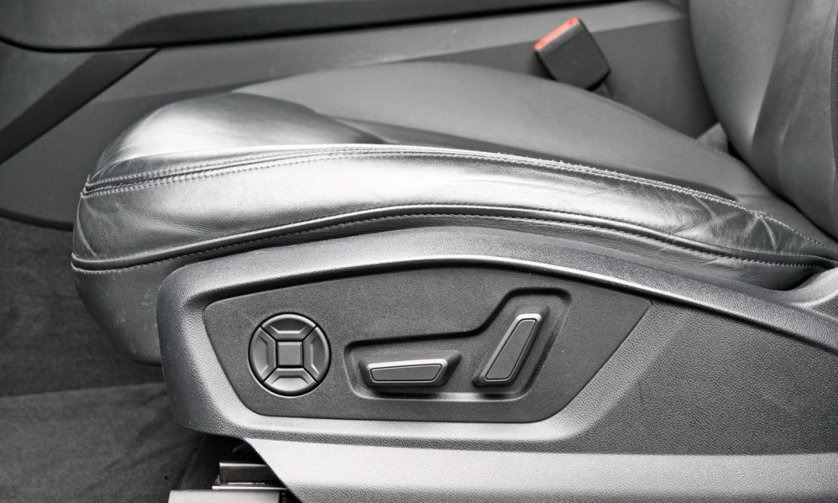 Audi Q8 55 TFSIe quattro - foto 13