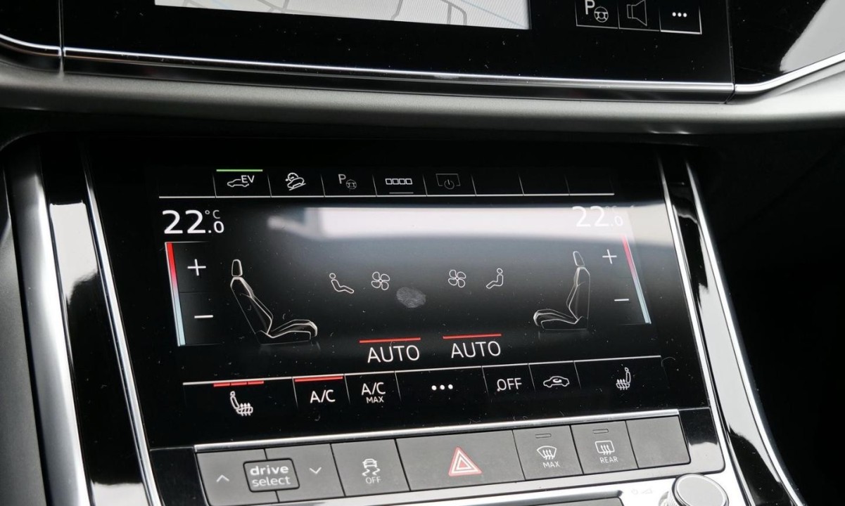 Audi Q8 55 TFSIe quattro - foto 14