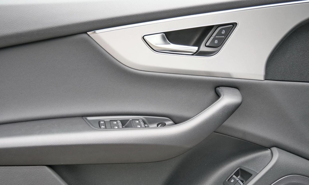 Audi Q8 55 TFSIe quattro - foto 16