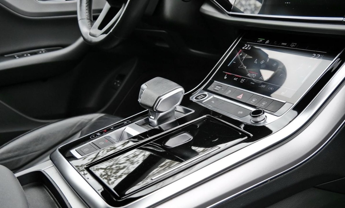 Audi Q8 55 TFSIe quattro - foto 11