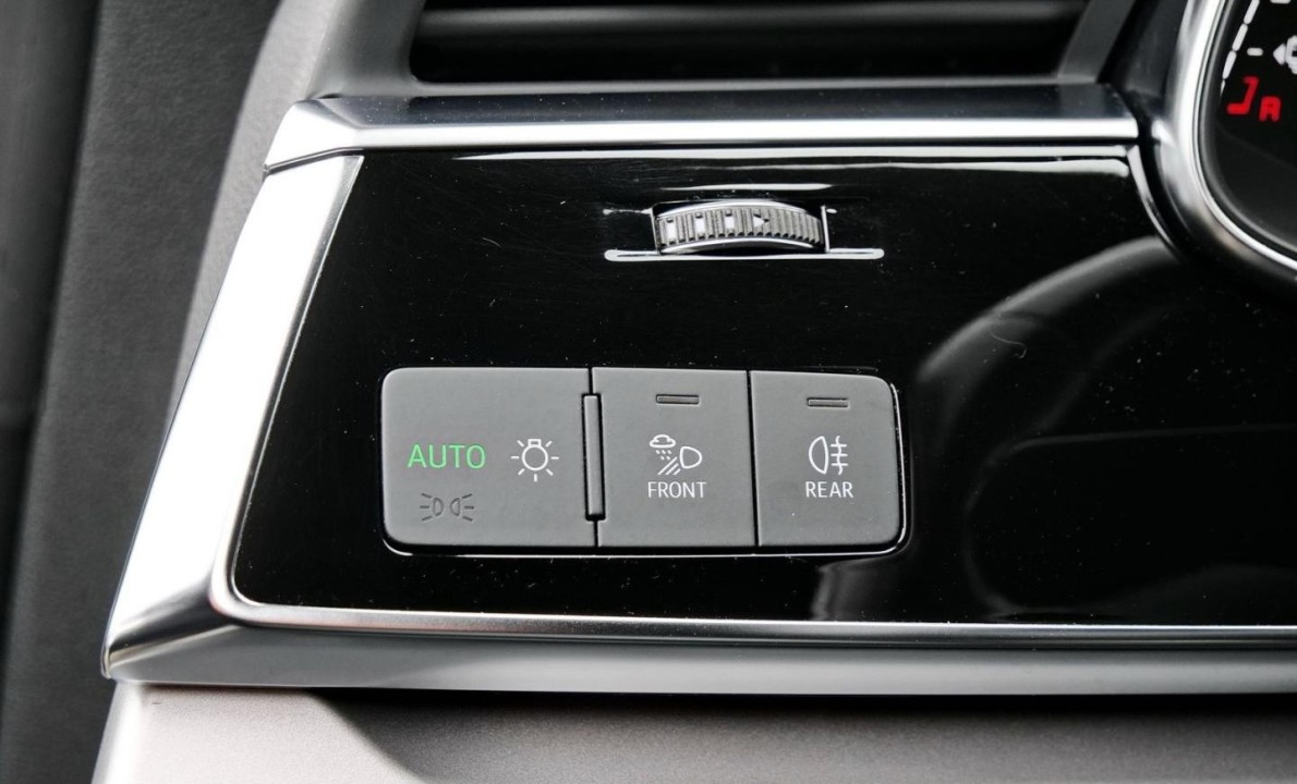Audi Q8 55 TFSIe quattro - foto 15